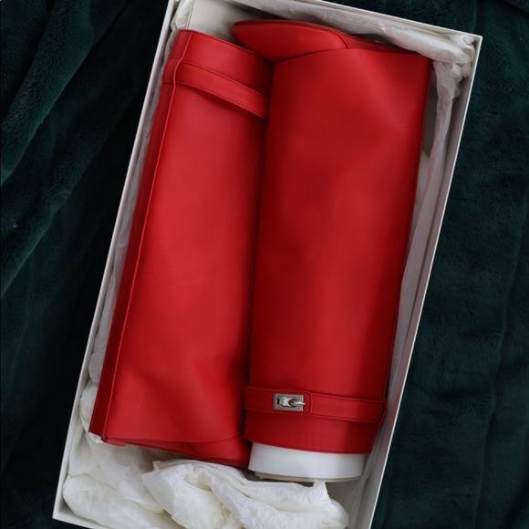 GIVENCHY RED LEATHER BOOTS - Picture 4 of 16